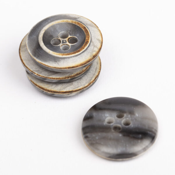 Nööp Suitsused (nr 623; 18 mm)